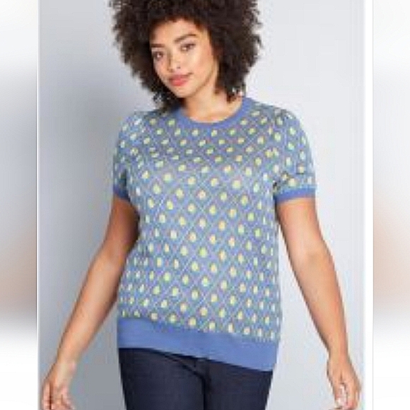 MODCLOTH Throwback Blooms Short Sleeve Sweater. Size small - Picture 2 of 12